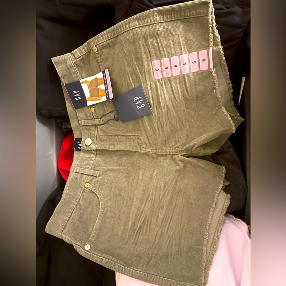 Gap shorts